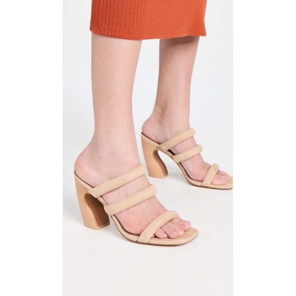NWT Vince “Dara” Suede and Leather Strappy Block Heel Sandal in Blonde